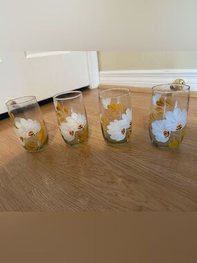 Hand-Painted Floral Glasses - White & Yellow Flowers (Set of 4)